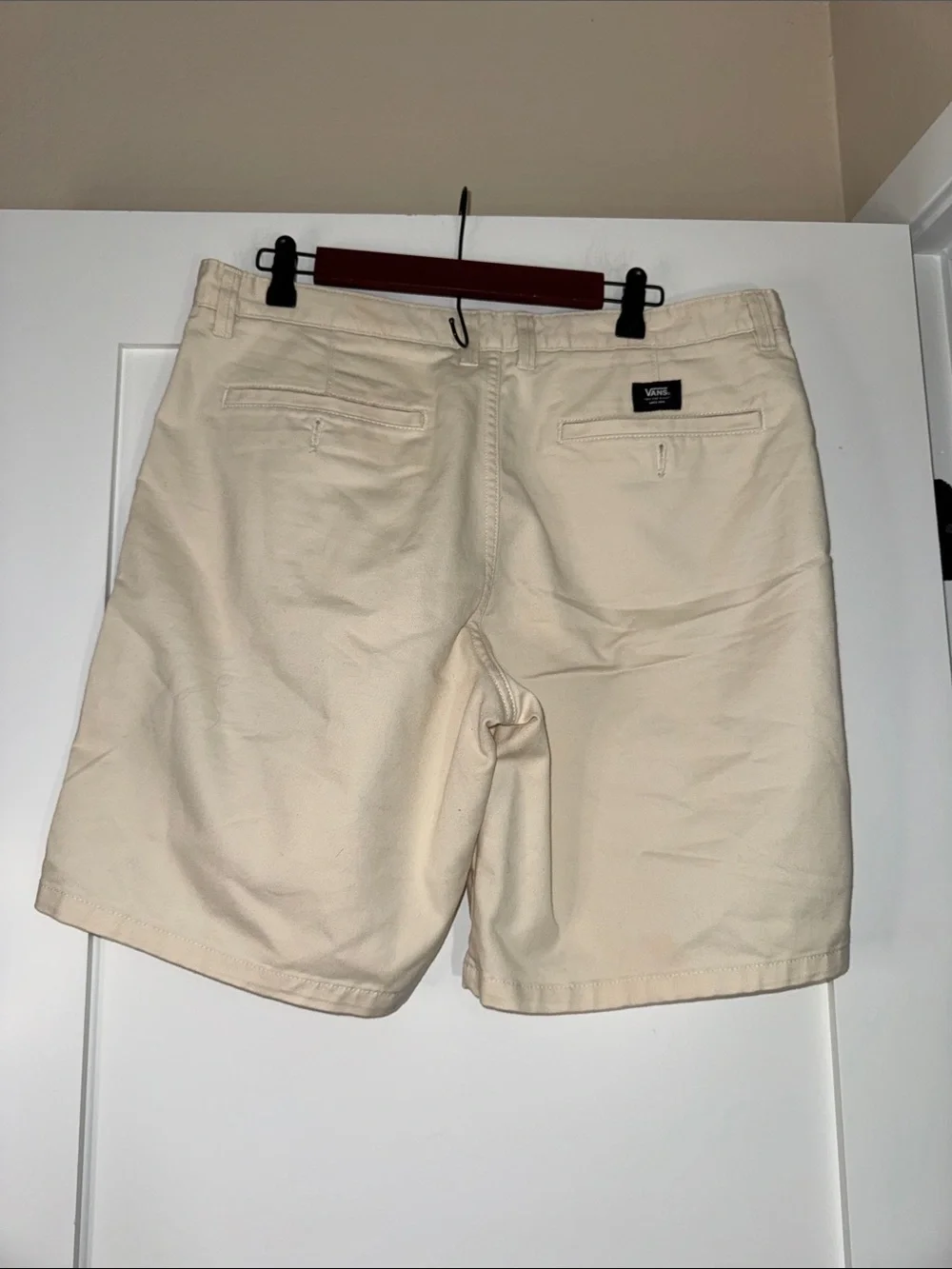 Vans Men's Cream Flat Front Chino Shorts Sz 34 cotton blend preppy inseam 9”